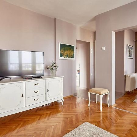 Spacious Modern Apartment In Peaceful Neighborhood Skopje Extérieur photo
